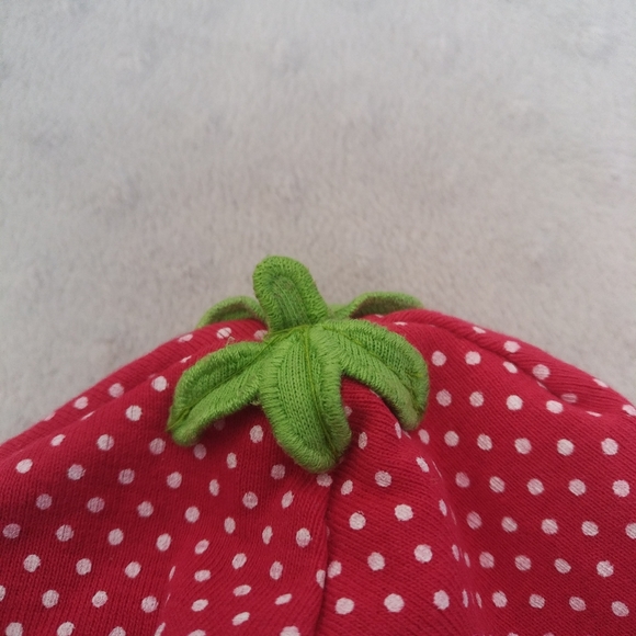 4/$20 Baby girl strawberry beanie hat 6 months - Picture 4 of 9
